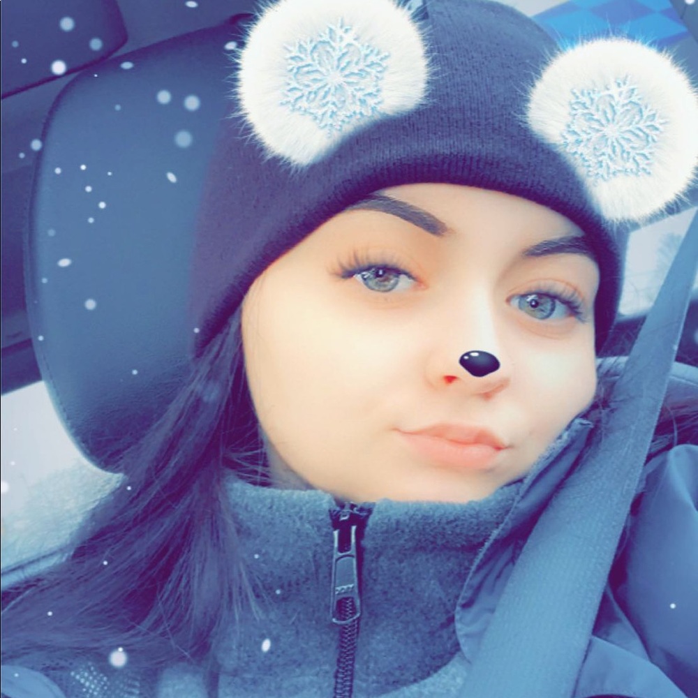 Meet your Posher, Carly